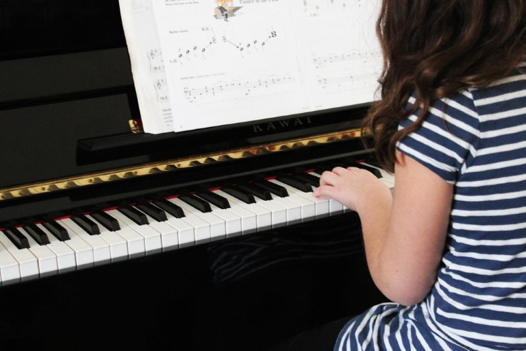 đàn piano cho bé 10 tuổi chất lượng 1